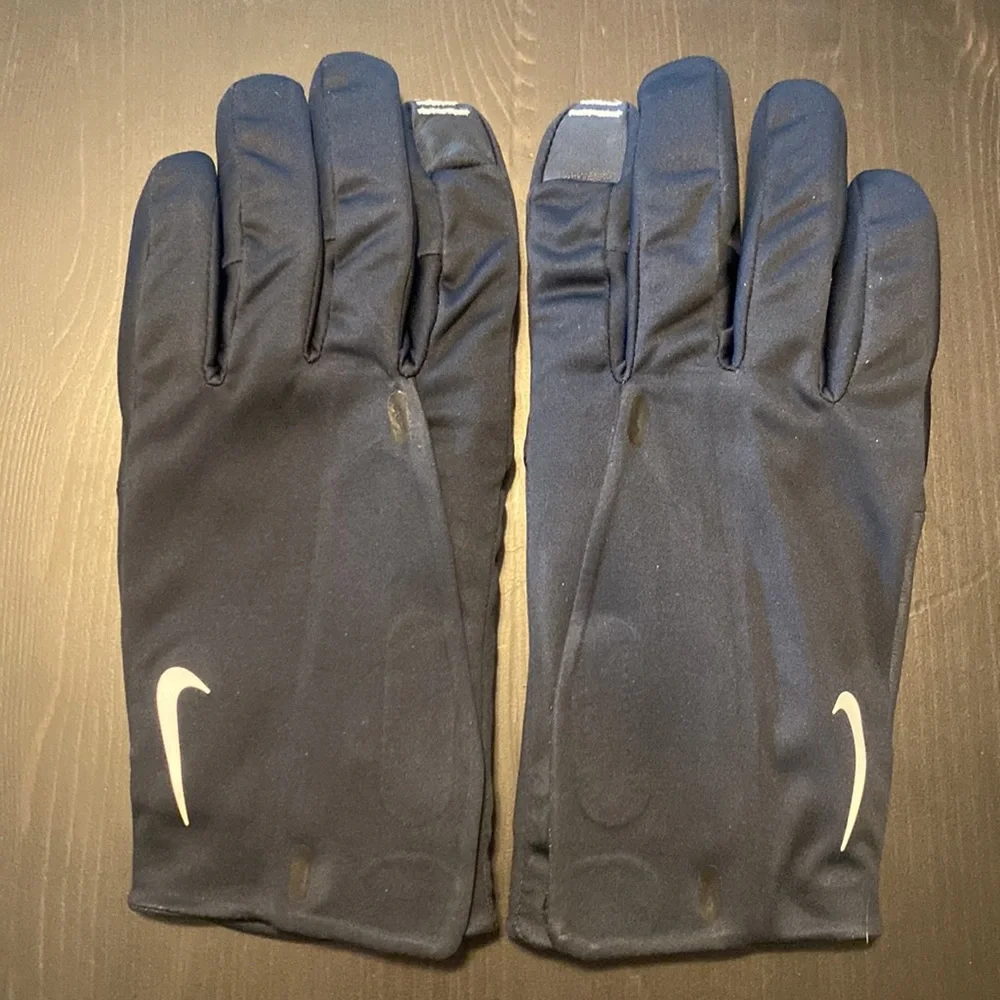 New Nike Gloves with Touchscreen Fingers